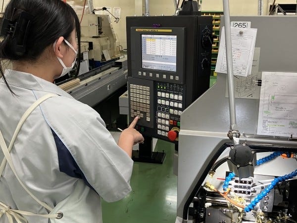 ユースエール認定企業のNCオペレーター・精密部品加工（普通自動車運転免許・✅育児休暇は男女共に取得実績あり）