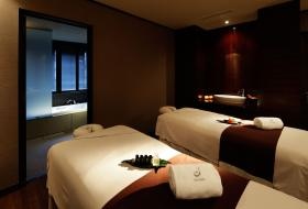 シンワ・スパ 人間ドック受信者へオイルトリートメントを提供