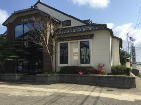 事務所全景写真・運転免許センターの近くです。