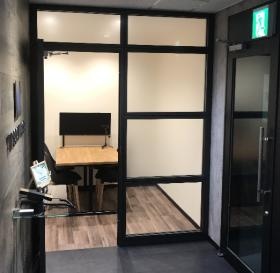 面接やオンライン会議につかう会議室です