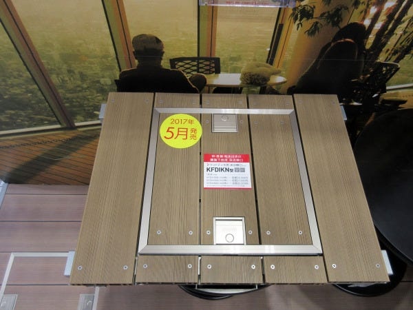 十三工場では点検口を製造いています。（画像はウッド型床下点検口）