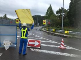 交通誘導業務２ 車両・歩行者の誘導をし安全を守ります