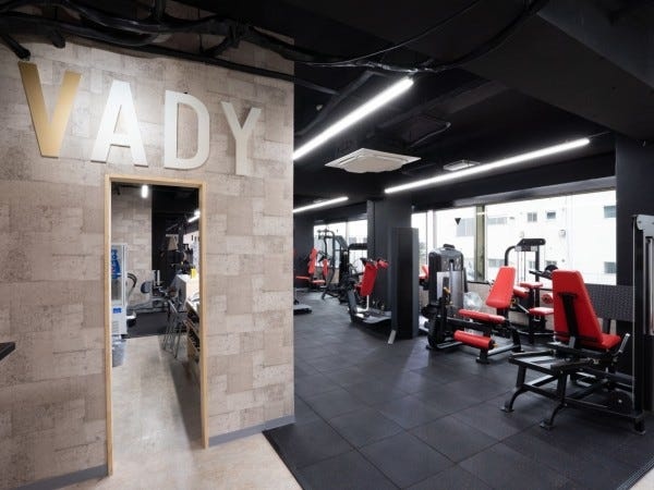 フロント　お客様のチェックイン・アウト、予約、お会計をおこないます。