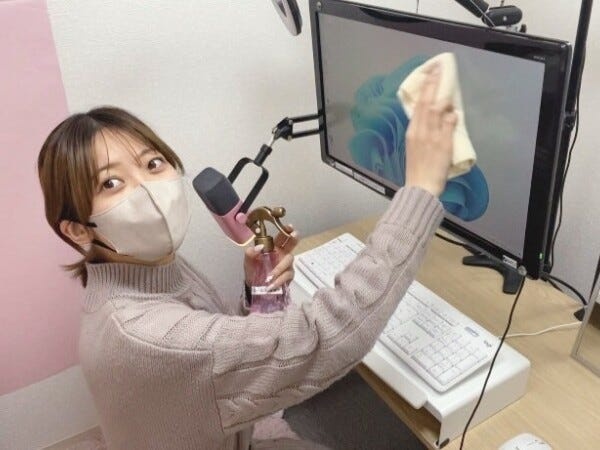 一緒に働くスタッフのYさんです。事務所内の清掃や機材のメンテナンスを行ってくれています。