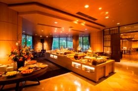 メインダイニング【ＦｏｕｒＳｅａｓｏｎｓ】ホール約１２０席