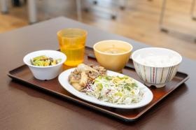 無料の社員食堂／日替わりメニューでご当地グルメがたべれる？！