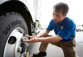 仕事風景（点検の様子）