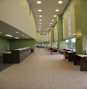 村上病院 受付前