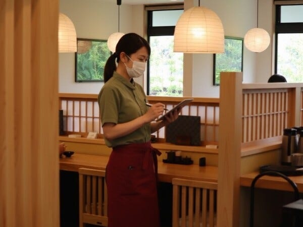 ホールスタッフ募集中！