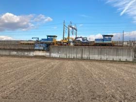 最寄の基地の様子です。経験を積むとこんな車両も運転できます。