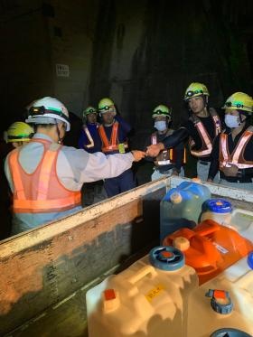 出発前の道具の準備の様子です