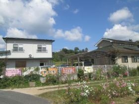 デイサービスセンターコスモとグループホーム里の家の外観です。