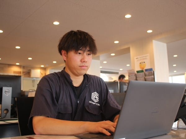 お客様のカーライフをサポートする重要なポジションだからこそのやりがいがあります。