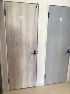女性用、男性用のトイレを用意しております。