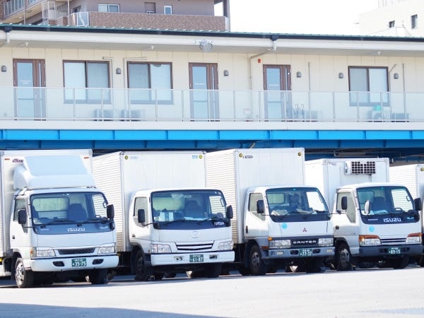 引越事業のほかに貨物運送事業を行う福富運送では多数のトラックを保有しています！
