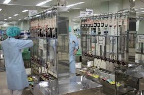 血液製剤業務（白血球除去工程）