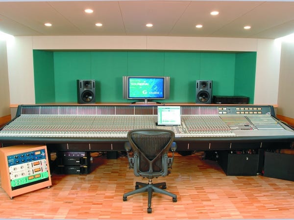 音楽のレコーディングエンジニア・アニメなどの音楽レコーディングエンジニア・アシスタント（商用録音スタジオでの経験者）