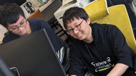 開発中の雰囲気。納得いくまで議論。