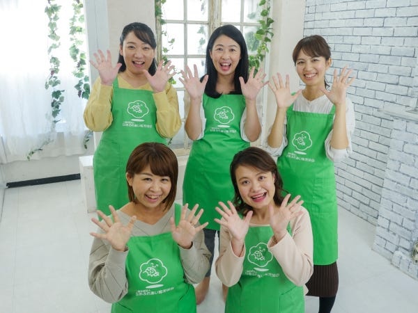 主に30代・40代・50代前半の方が、自身の子育て経験を活かして活躍しています。これまで教育業界の仕事をしたことのない人でも大丈夫です。