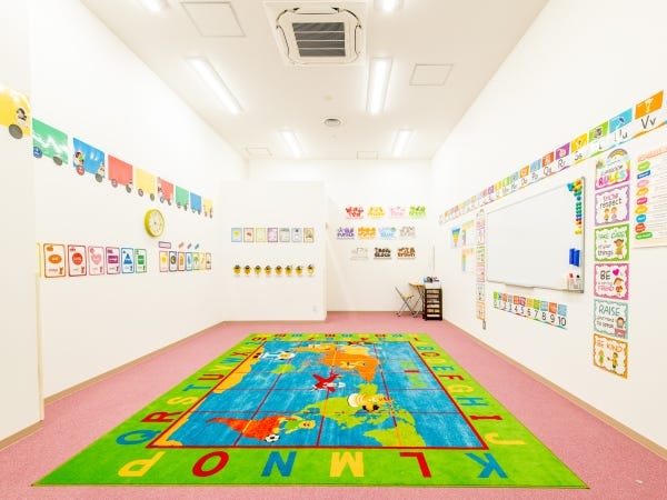 カラフルな教室で毎日Happyな気分でお仕事できます♪