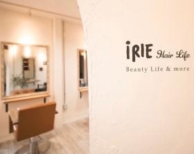 海外の海の街をイメージした店内です。