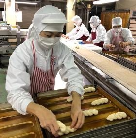 パン仕込み作業