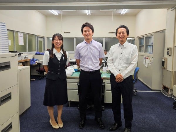 総務部や営業部と同じフロアで仕事をします。社内のコミュニケーションは取りやすい環境です。