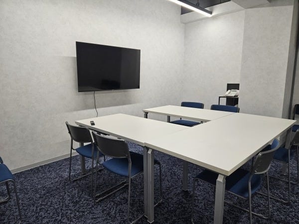 昨年オフィスを一部リニューアルしました。打ち合わせスペース、カフェのような共有スペースもあり、社員が働きやすい環境も整っています。