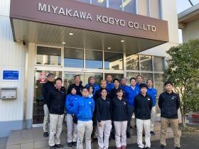 若手とベテランが仲良く仕事をしています！！