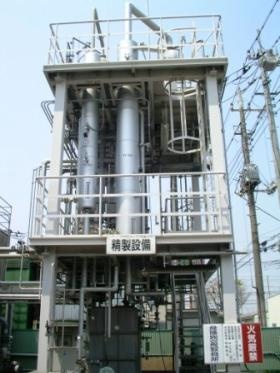 大気に放出される有機溶剤を回収し再利用します