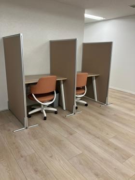 技術者用のブースは、こういった形で全て区切っております。