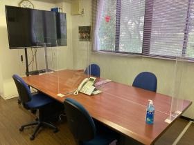 面接スペースはパーテーション設置、コロナ対策もしております。