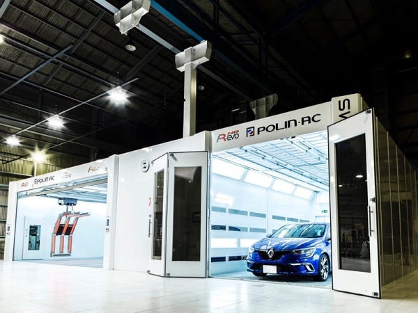 各メーカーの認証を受けているので、メーカー研修も受講可能。常に新しい技術を習得できる環境です。