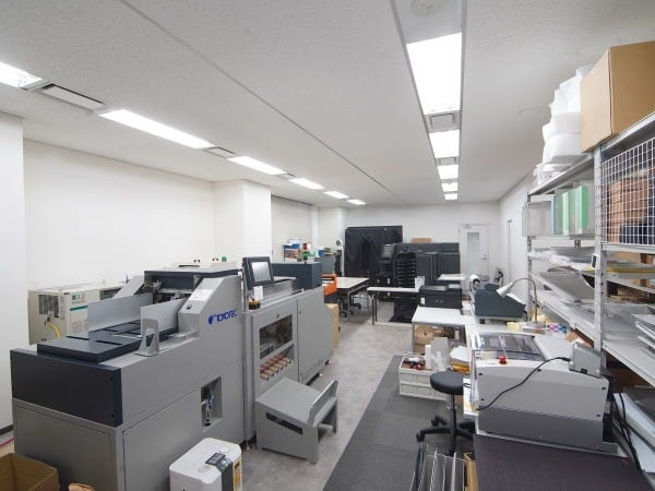 最新のインクジェットプリンターを完備した印刷製本工場