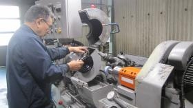 ベテラン社員も活躍中。知識や技術を次世代へと継承しています。