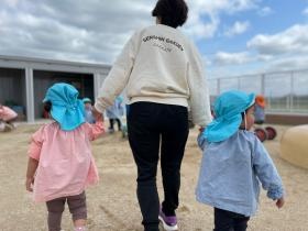 「子ども真ん中 心 ぽかぽか保育」働く先生層も豊かです。