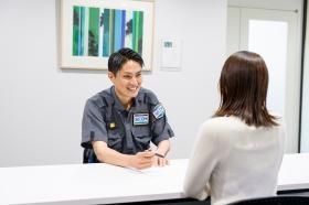 セキュリティスタッフ（機械警備スタッフ）お客様対応の様子