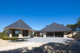 モアレキャンパス（本社）