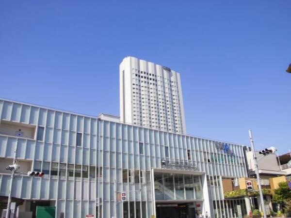 金山総合駅北口から徒歩5分です。