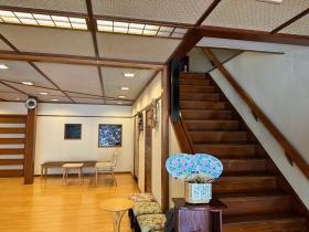 純和風旅館。館内の階段は急です。エレベーターはありません