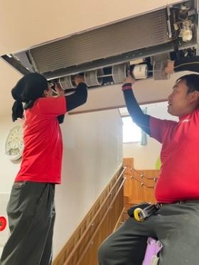 業務用エアコンお掃除風景