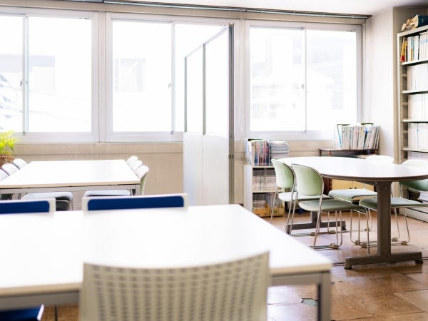 事務・自動車部品商社でのフロント職・事務職（事務職の経験または電話応対等の接客経験があれば尚可）