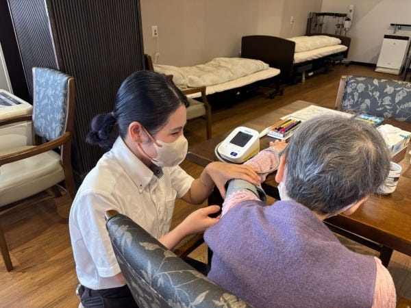 施設介護職員・サービス付き高齢者向け住宅介護職員・介護福祉士