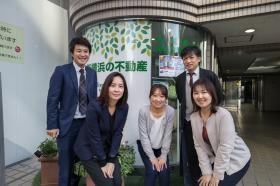 新横浜中央通り店（事業所）前です