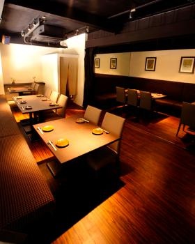 肥後橋店の内観です