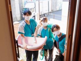 ３人一組でお客様宅を訪問。未経験でも大丈夫！