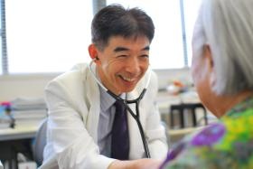 医師の診察の様子