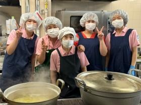 職員の様子（調理スタッフ）