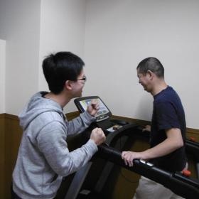 利用者さんのリハビリを応援している様子です