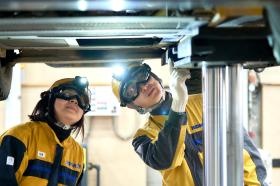 整備作業（工場内）